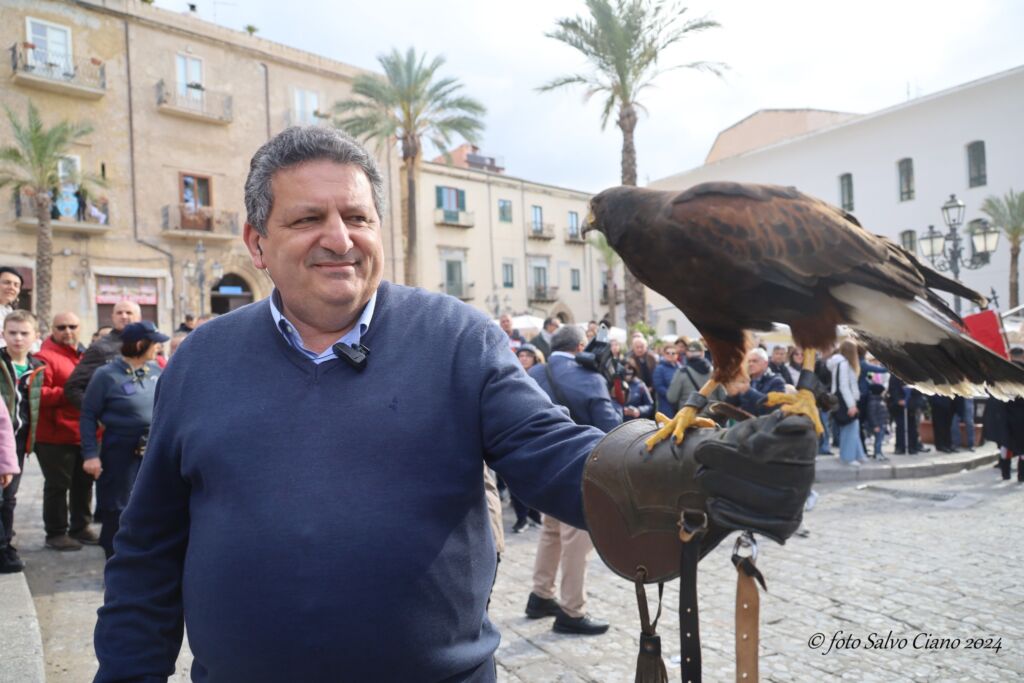 falconieri e Saro Lapunzina Earth Day Cefalu 